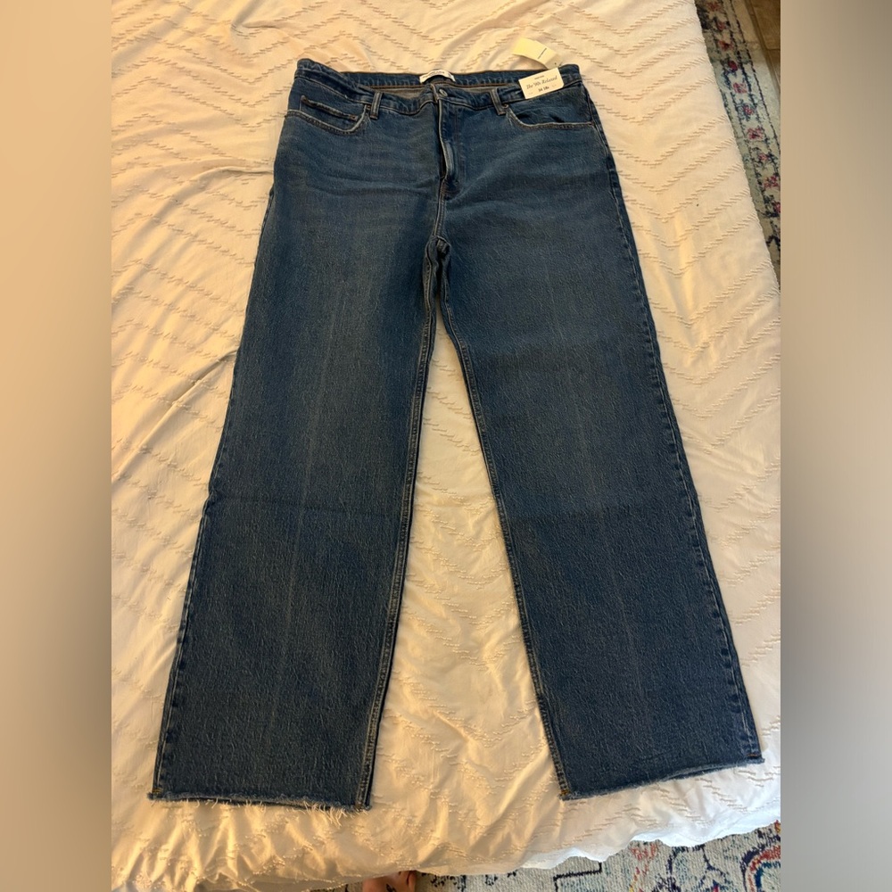 Abercrombie 90’s Relaxed Straight Jeans NWT